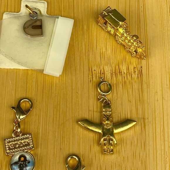 Set of 9 gold plated charms and one 1/5g 10k gold charm with a total wt of 24g - Picture 9 of 16